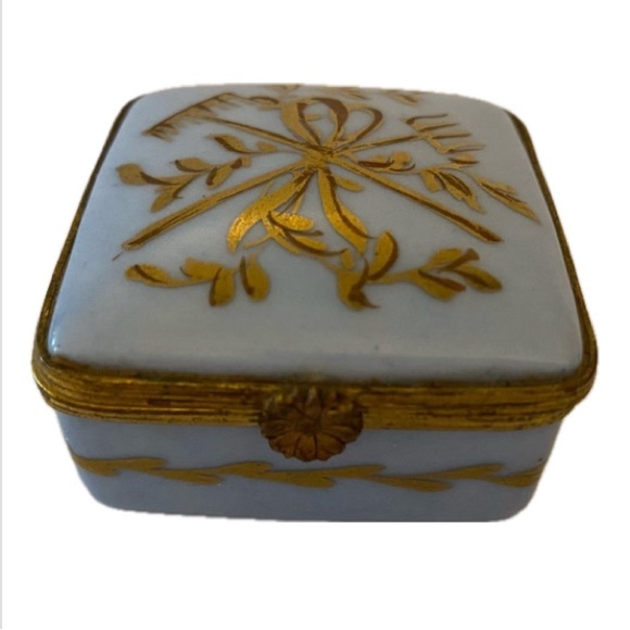 CARLIN COMFORTS “MADE in FRANCE ” PORCELAIN HINGED BOX - Picture 1 of 12